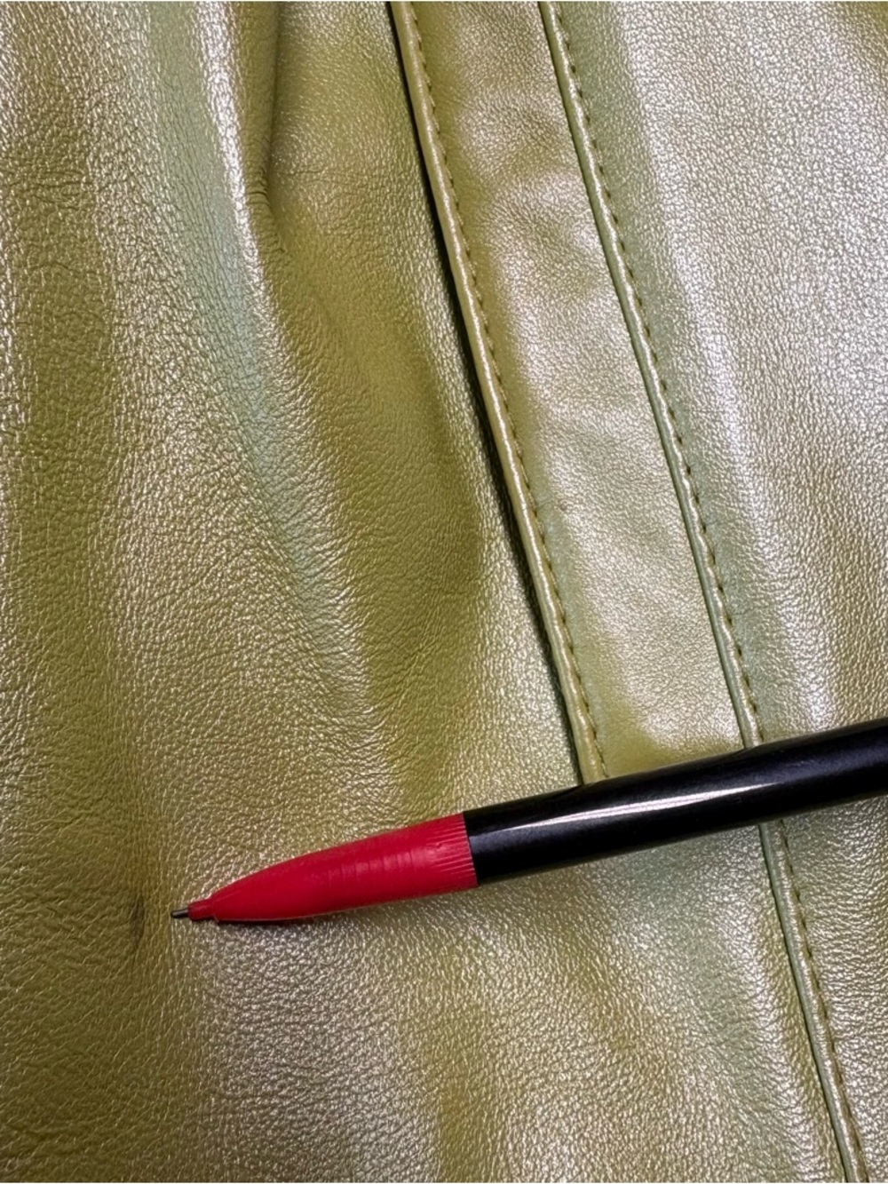 Liz Claiborne genuine leather jacket. - Picture 13 of 14